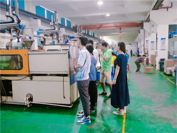东莞振烨塑胶制品公司迎客户实地考察 聚焦医疗服务领域合作